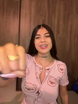 Sarasanders 4 online show from September 17, 2025, 3:08 am