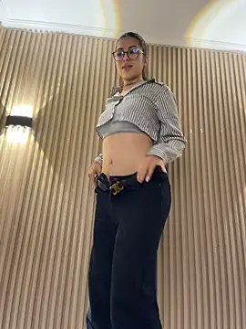 Sarasanders 4 online show from January 18, 2026, 4:49 am