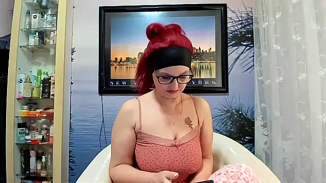 Snapshot of Mature4you44 chatting on February 2, 2025, 9:18 am Mature4you44 online show from February 2, 2025, 9:18 am