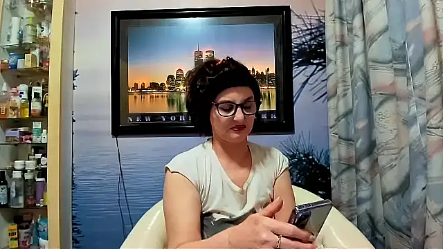 Snapshot of Mature4you44 chatting on January 27, 2025, 8:40 am Mature4you44 online show from January 27, 2025, 8:40 am