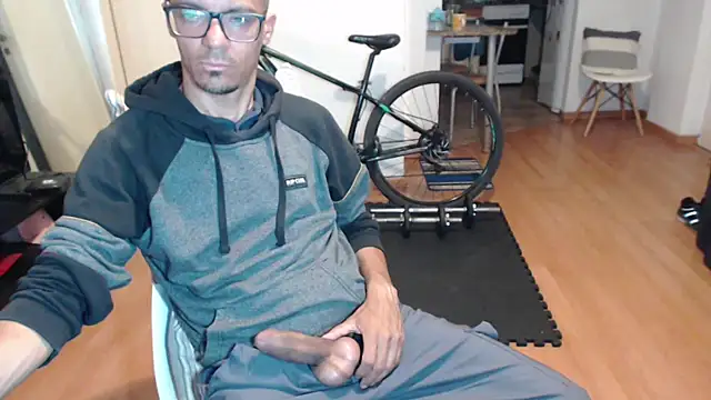 guachin hunk online show from October 19, 2025, 6:27 am