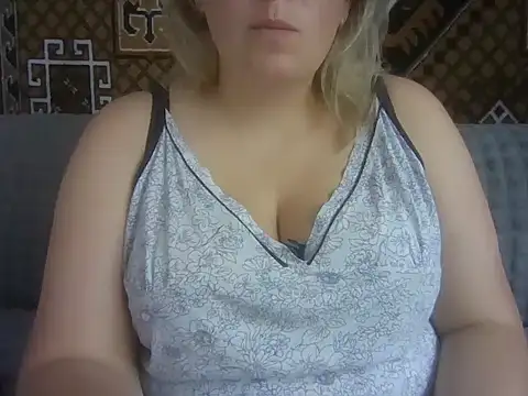 Snapshot of Diana_Britt chatting on October 5, 2025, 11:01 am Diana Britt online show from October 5, 2025, 11:01 am