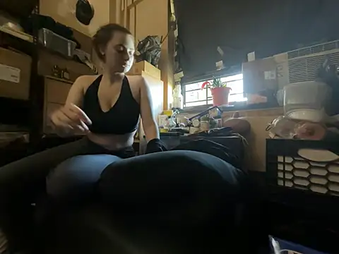 Snowbunnycake 131 online show from June 15, 2026, 11:04 pm