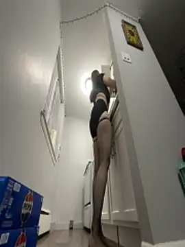 Snapshot of Snowbunnycake_131 chatting on October 29, 2025, 10:20 pm Snowbunnycake 131 online show from October 29, 2025, 10:20 pm