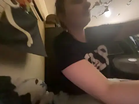 Snowbunnycake 131 online show from February 4, 2026, 1:39 pm