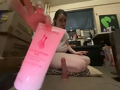 Snowbunnycake 131 online show from June 22, 2026, 3:25 am