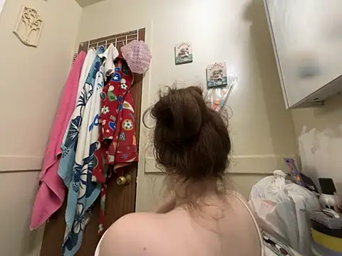 Snowbunnycake 131 online show from November 27, 2025, 10:27 am