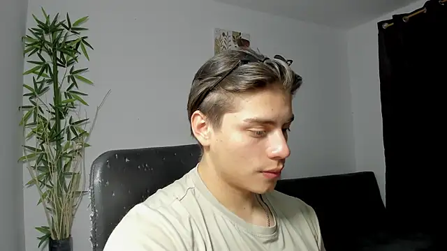 Giordano Russo online show from February 9, 2025, 3:43 am