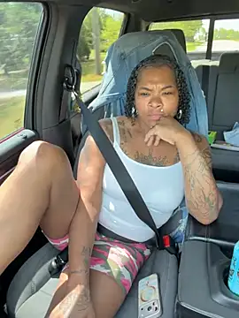 HaloRodeoLover2 online show from April 15, 2026, 4:33 pm