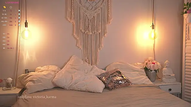 Victoria Karma online show from October 10, 2025, 3:02 pm