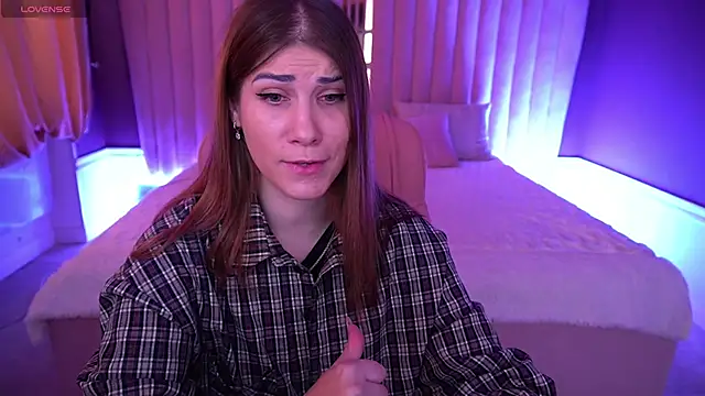 Snapshot of CassandraGood chatting on November 3, 2025, 7:35 am CassandraGood online show from November 3, 2025, 7:35 am