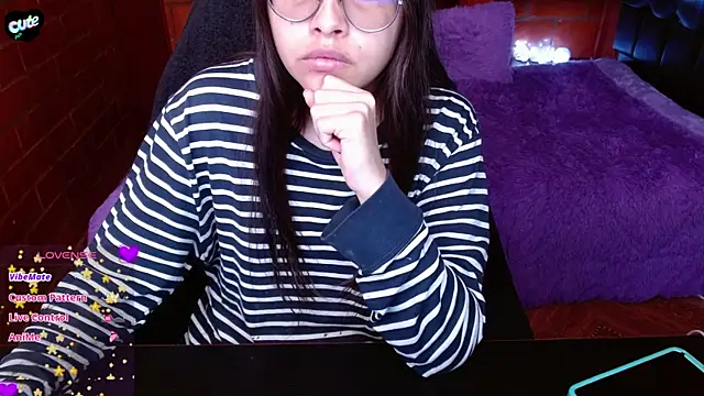 MidoriQuiinn online show from May 14, 2026, 4:26 pm