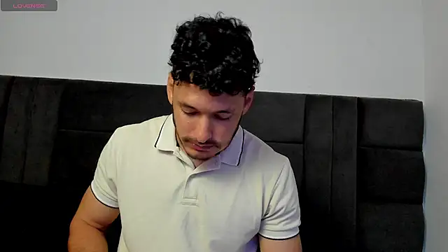 alejandro  2 online show from May 31, 2026, 6:09 pm