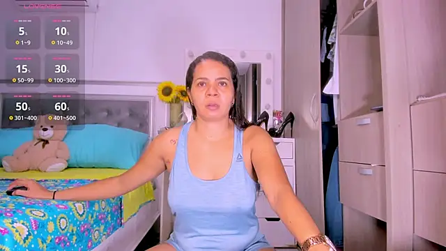 Snapshot of sharonDulce chatting on October 31, 2025, 1:57 am sharonDulce online show from October 31, 2025, 1:57 am