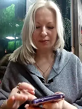 Arina smiles online show from December 27, 2024, 6:42 pm