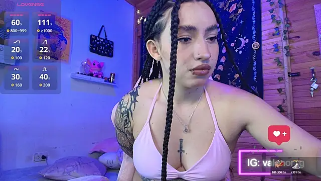 valenor  online show from November 12, 2025, 2:26 am