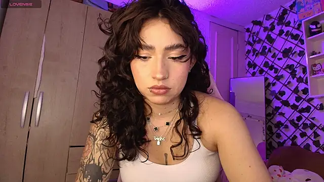 valenor  online show from June 5, 2026, 3:33 am