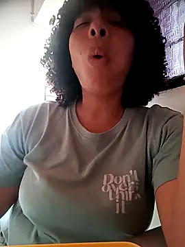 Snapshot of DannaBerry chatting on October 2, 2025, 3:04 pm DannaBerry online show from October 2, 2025, 3:04 pm