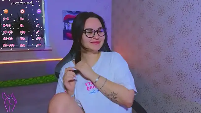 Snapshot of EsterLogan chatting on October 11, 2025, 6:58 am EsterLogan online show from October 11, 2025, 6:58 am