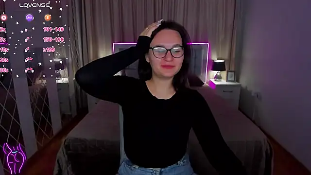 Snapshot of EsterLogan chatting on September 26, 2025, 10:33 am EsterLogan online show from September 26, 2025, 10:33 am