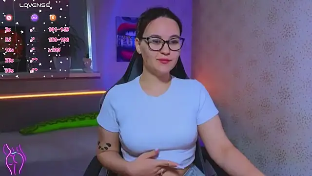 Snapshot of EsterLogan chatting on September 20, 2025, 11:15 am EsterLogan online show from September 20, 2025, 11:15 am