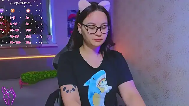 Snapshot of EsterLogan chatting on September 19, 2025, 12:31 pm EsterLogan online show from September 19, 2025, 12:31 pm