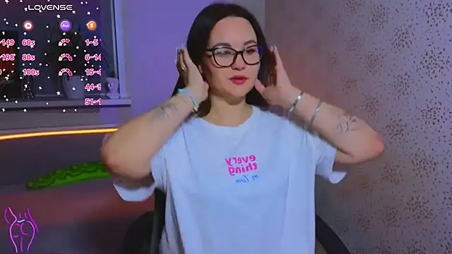 Snapshot of EsterLogan chatting on September 29, 2025, 3:39 pm EsterLogan online show from September 29, 2025, 3:39 pm