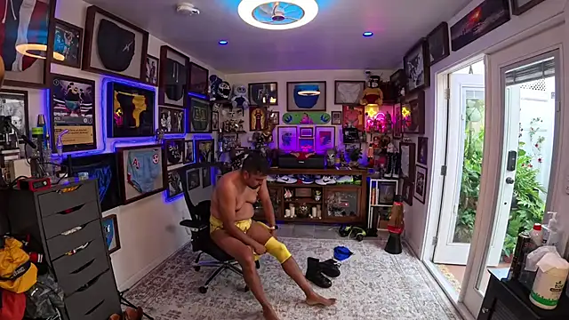 Snapshot of Briefs_bud chatting on September 13, 2025, 3:56 pm Briefs bud online show from September 13, 2025, 3:56 pm