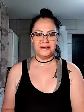 x  KHALEESI  x online show from February 10, 2025, 9:25 pm