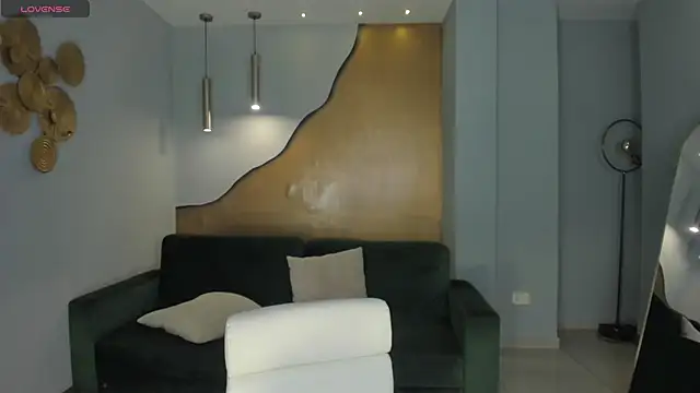 NiaHolland online show from October 11, 2025, 5:58 pm