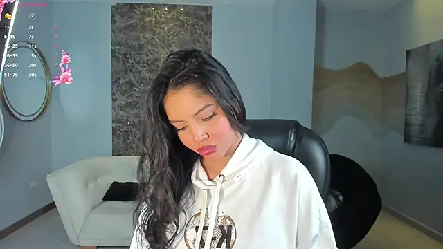 Snapshot of NinaMichelle chatting on June 5, 2026, 10:43 am NinaMichelle online show from June 5, 2026, 10:43 am