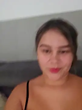 Snapshot of sweet_lucia chatting on February 14, 2025, 2:23 pm sweet lucia online show from February 14, 2025, 2:23 pm