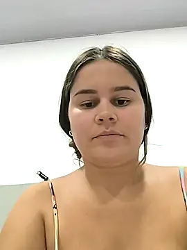 Snapshot of sweet_lucia chatting on January 19, 2025, 11:00 pm sweet lucia online show from January 19, 2025, 11:00 pm