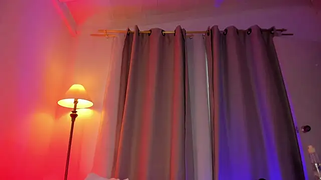 Snapshot of hot_booty_ chatting on October 30, 2025, 10:28 pm hot booty  online show from October 30, 2025, 10:28 pm