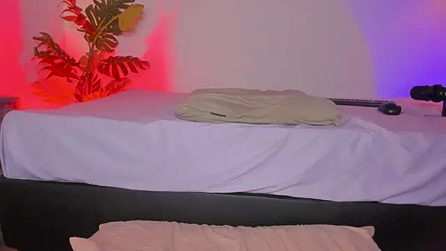 Snapshot of hot_booty_ chatting on December 3, 2025, 11:04 pm hot booty online show from December 3, 2025, 11:04 pm