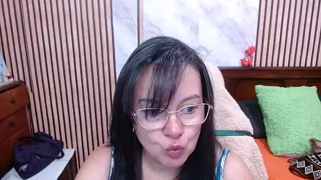 Snapshot of Sonialorens_ chatting on October 16, 2025, 9:56 pm Sonialorens online show from October 16, 2025, 9:56 pm