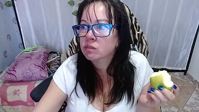Snapshot of Sonialorens_ chatting on January 18, 2025, 4:42 pm Sonialorens online show from January 18, 2025, 4:42 pm