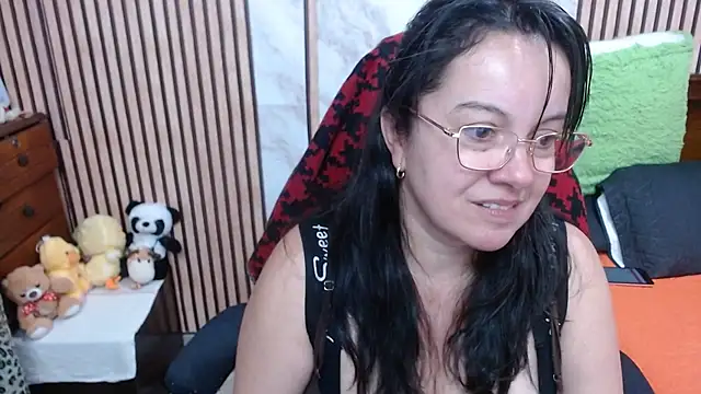 Snapshot of Sonialorens_ chatting on October 4, 2025, 8:43 pm Sonialorens online show from October 4, 2025, 8:43 pm