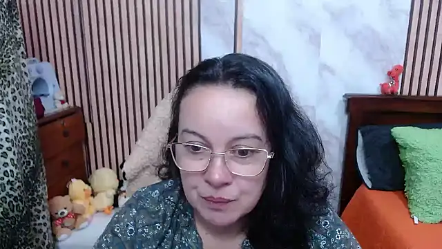 Snapshot of Sonialorens_ chatting on October 9, 2025, 3:12 pm Sonialorens online show from October 9, 2025, 3:12 pm