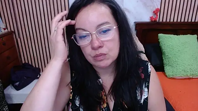 Snapshot of Sonialorens_ chatting on October 17, 2025, 9:49 pm Sonialorens online show from October 17, 2025, 9:49 pm