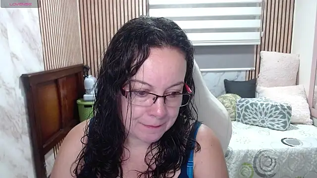 Snapshot of Sonialorens_ chatting on June 8, 2026, 1:11 pm Sonialorens online show from June 8, 2026, 1:11 pm