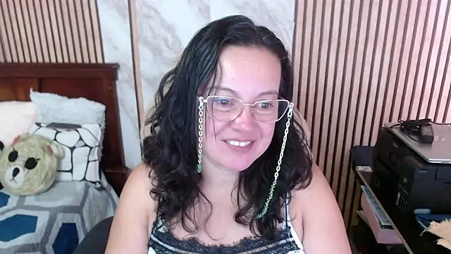 Sonialorens  online show from February 17, 2026, 8:06 pm