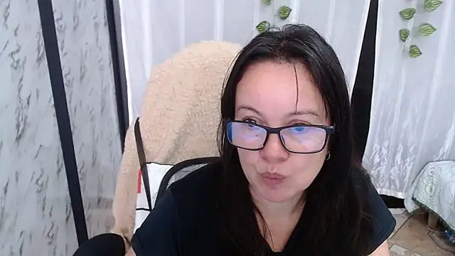 Snapshot of Sonialorens_ chatting on March 1, 2025, 4:33 pm Sonialorens online show from March 1, 2025, 4:33 pm