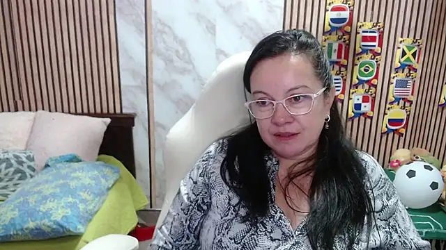 Snapshot of Sonialorens_ chatting on June 21, 2026, 7:30 pm Sonialorens online show from June 21, 2026, 7:30 pm