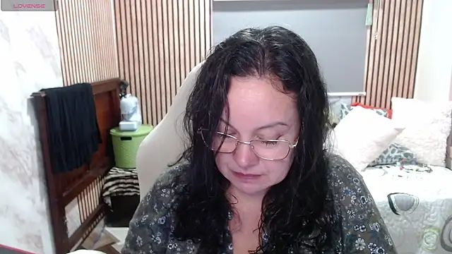 Snapshot of Sonialorens_ chatting on May 21, 2026, 4:04 pm Sonialorens online show from May 21, 2026, 4:04 pm