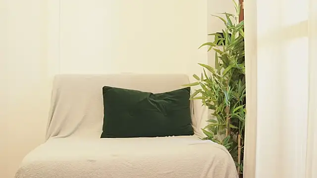 Luna Riva online show from October 6, 2025, 9:32 am