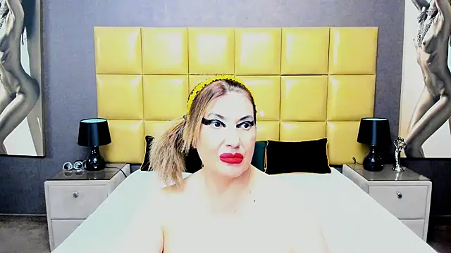 Snapshot of KiraLeila chatting on September 22, 2025, 3:29 pm KiraLeila online show from September 22, 2025, 3:29 pm