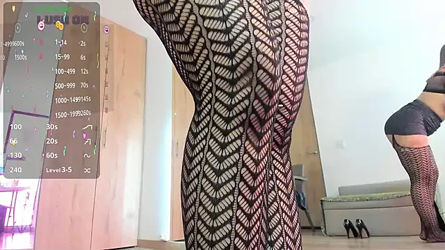 Snapshot of Ms_Valerypawg chatting on March 15, 2025, 1:18 pm Ms Valerypawg online show from March 15, 2025, 1:18 pm