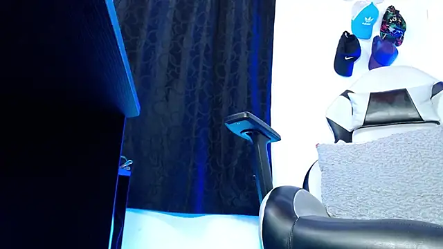 Snapshot of sebastian_horny chatting on February 6, 2026, 7:15 am sebastian horny online show from February 6, 2026, 7:15 am