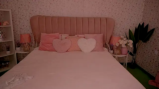 MirandaHobbs online show from October 2, 2025, 7:23 am